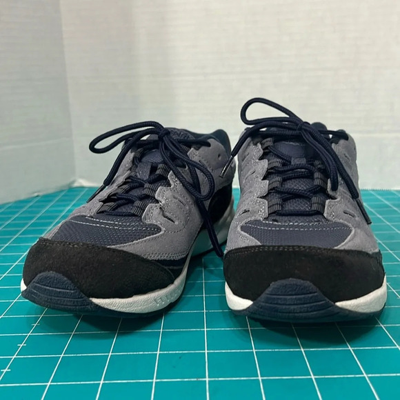 Easy Spirit Walking Shoes Blue Ladies size 7 1/2 - Picture 1 of 12